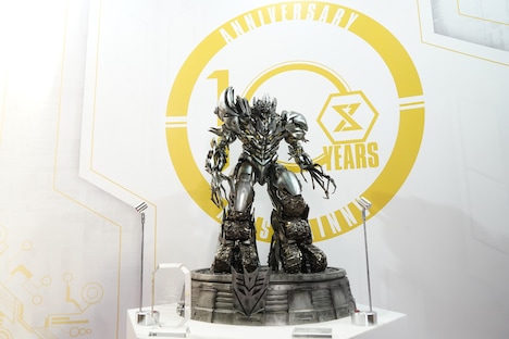 プライム1スタジオ出展ブースより、メガトロンのスタチュー。