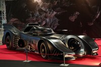 「バットマン」のバットモービル。