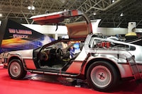 「バック・トゥ・ザ・フューチャー」シリーズのデロリアン。