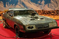 「マッドマックス 怒りのデス・ロード」のインターセプター。