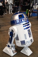 ドロイド・ビルダーズ・ジャパンが作成した動き回るR2-D2。