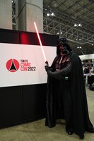 「東京コミコン2022」より、ダース・ベイダーに扮したコスプレイヤー。