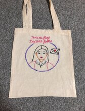 「好きだった君へのラブレター」のラナ・コンドルの刺繍作品。