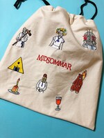 「ミッドサマー」の刺繍作品。