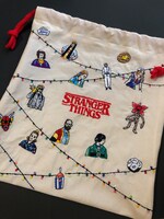 「ストレンジャー・シングス 未知の世界」の刺繍作品。