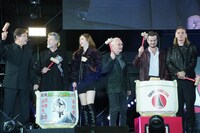 鏡割り直後の来日ゲスト陣。