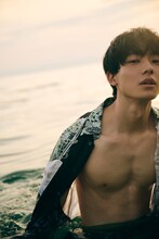 「井上祐貴1st写真集（タイトル未定）」より。