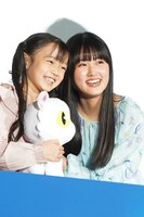 左から山根あん、原菜乃華。