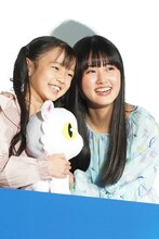 左から山根あん、原菜乃華。