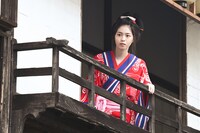 西野七瀬演じる園。