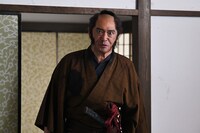 杉本哲太演じる伊牟田尚平。