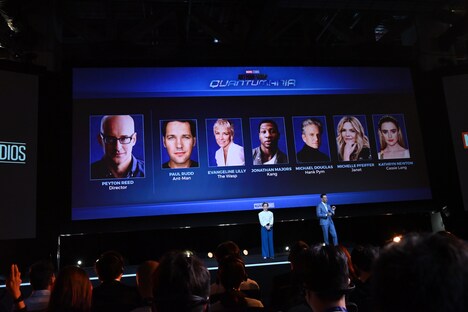 「アントマン＆ワスプ：クアントマニア」監督・キャスト紹介の様子。