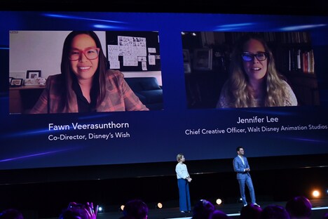 左から中継で参加した「ウィッシュ」監督のファウン・ヴィーラスンソーン、ウォルト・ディズニー・アニメーション・スタジオのチーフ・クリエイティブ・オフィサーであるジェニファー・リー。
