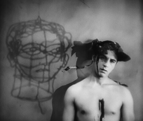 「詩人の血」 (c)1930 STUDIOCANAL