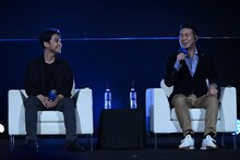 左から柳楽優弥、片山慎三。