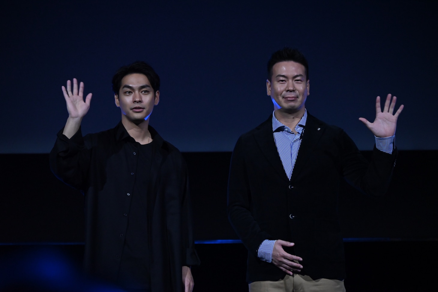 左から柳楽優弥、片山慎三。