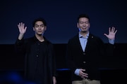 左から柳楽優弥、片山慎三。