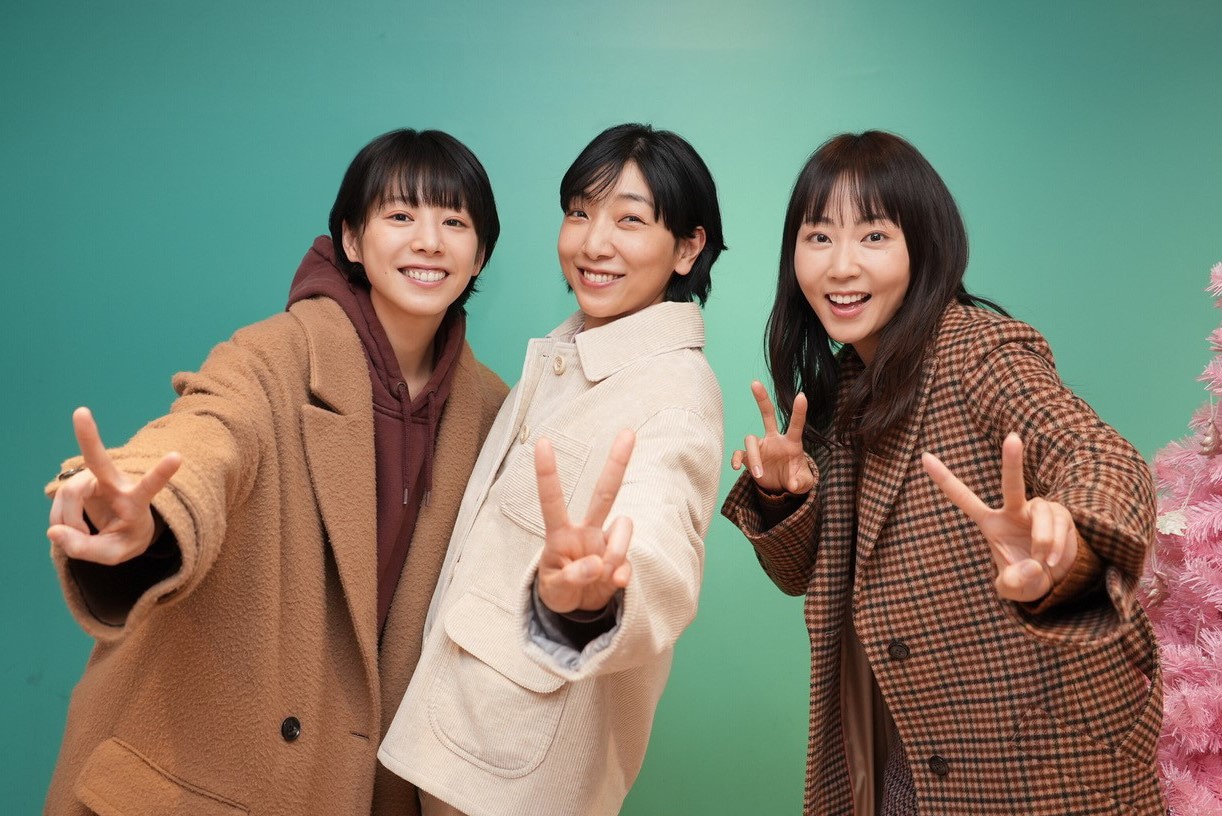 左から夏帆、安藤サクラ、木南晴夏。