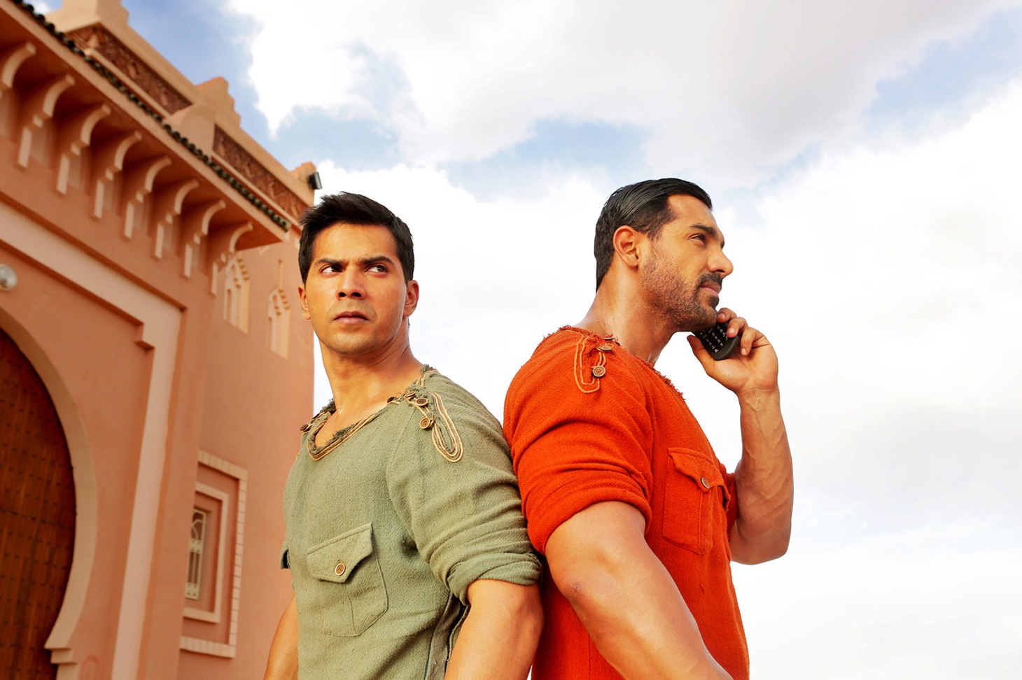 「ディシューム」 (c)Eros Worldwide (c)H Films (c)Nadiadwala Grandson Entertainment