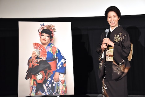 カンニング竹山が演じたなっちゃんの姿を見て「かわいい！」と笑みをこぼす松原智恵子。