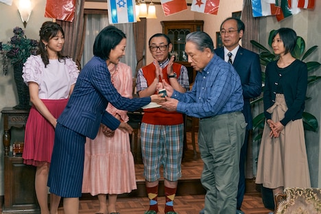 「おかしな刑事2022」サプライズセレモニーの様子。