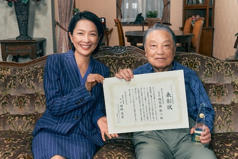 「おかしな刑事2022」サプライズセレモニーの様子。