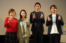 「とべない風船」完成披露上映会の様子。左から浅田美代子、三浦透子、東出昌大、宮川博至。
