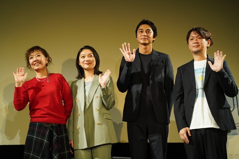 左から浅田美代子、三浦透子、東出昌大、宮川博至。