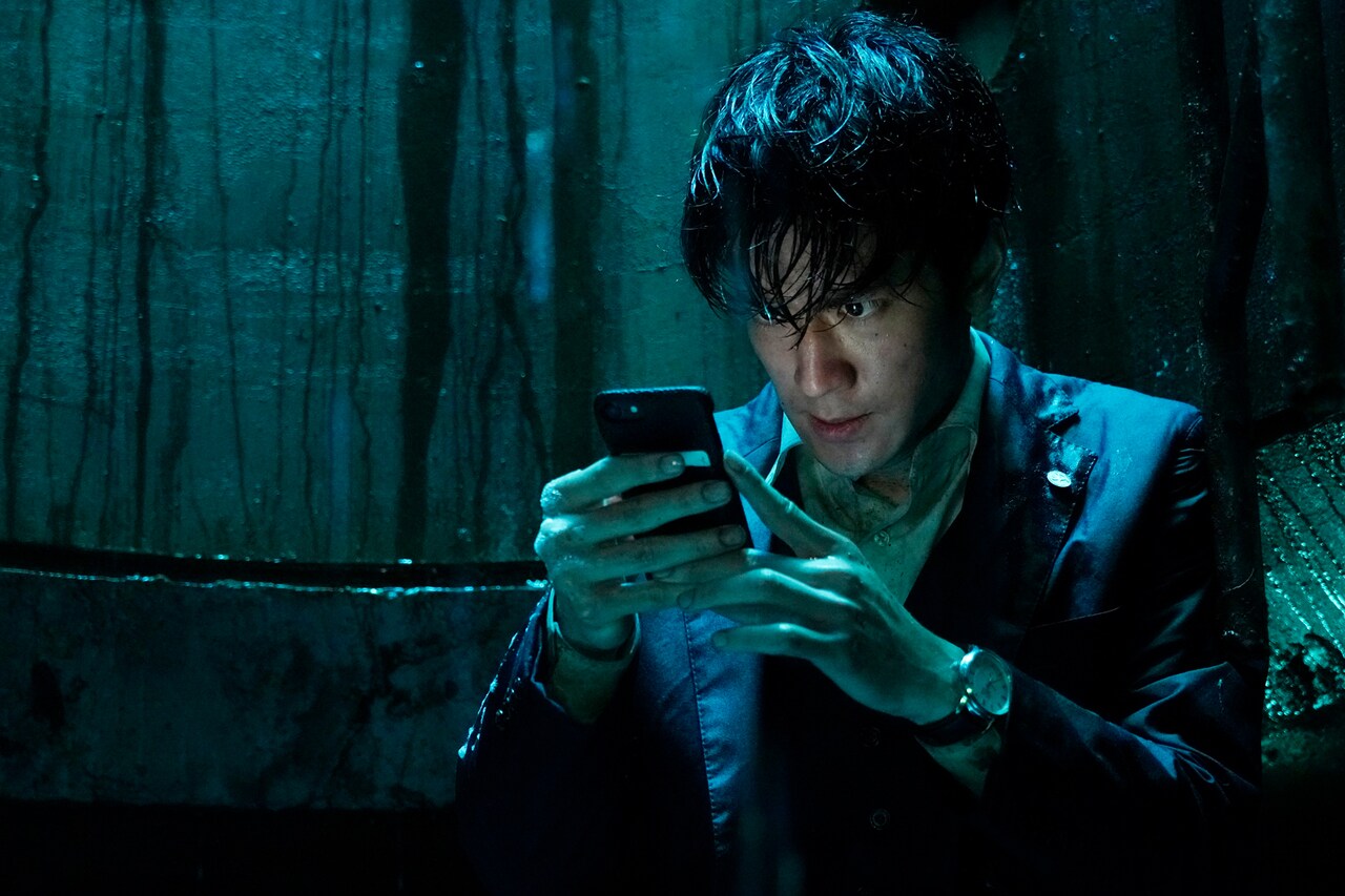 結婚式前夜に何があった？「#マンホール」中島裕翔演じる主人公の新カット