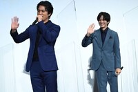 生中継カメラに手を振る桐谷健太（左）と松坂桃李（右）。