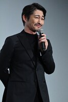 12月8日の誕生日を祝われて「お父さんお母さんありがとうございます」と述べる安田顕。