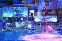 「アバター：ウェイ・オブ・ウォーター」イルカショーの様子。