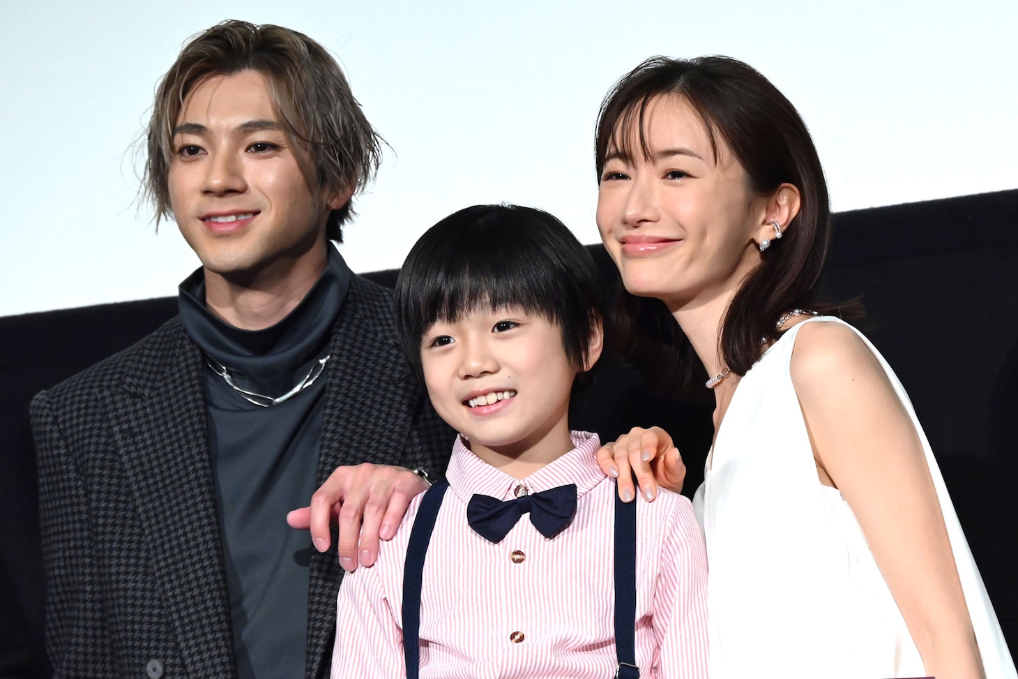 「夜、鳥たちが啼く」公開記念舞台挨拶にて、左から山田裕貴、森優理斗、松本まりか。