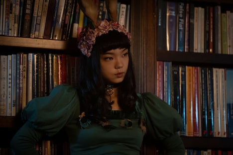 古川琴音演じるイブ。