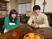 左から広瀬すず、櫻井翔。