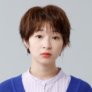 本田愛役の石川瑠華。(c)「親友は悪女」製作委員会 2023