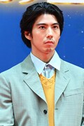 賀来賢人
