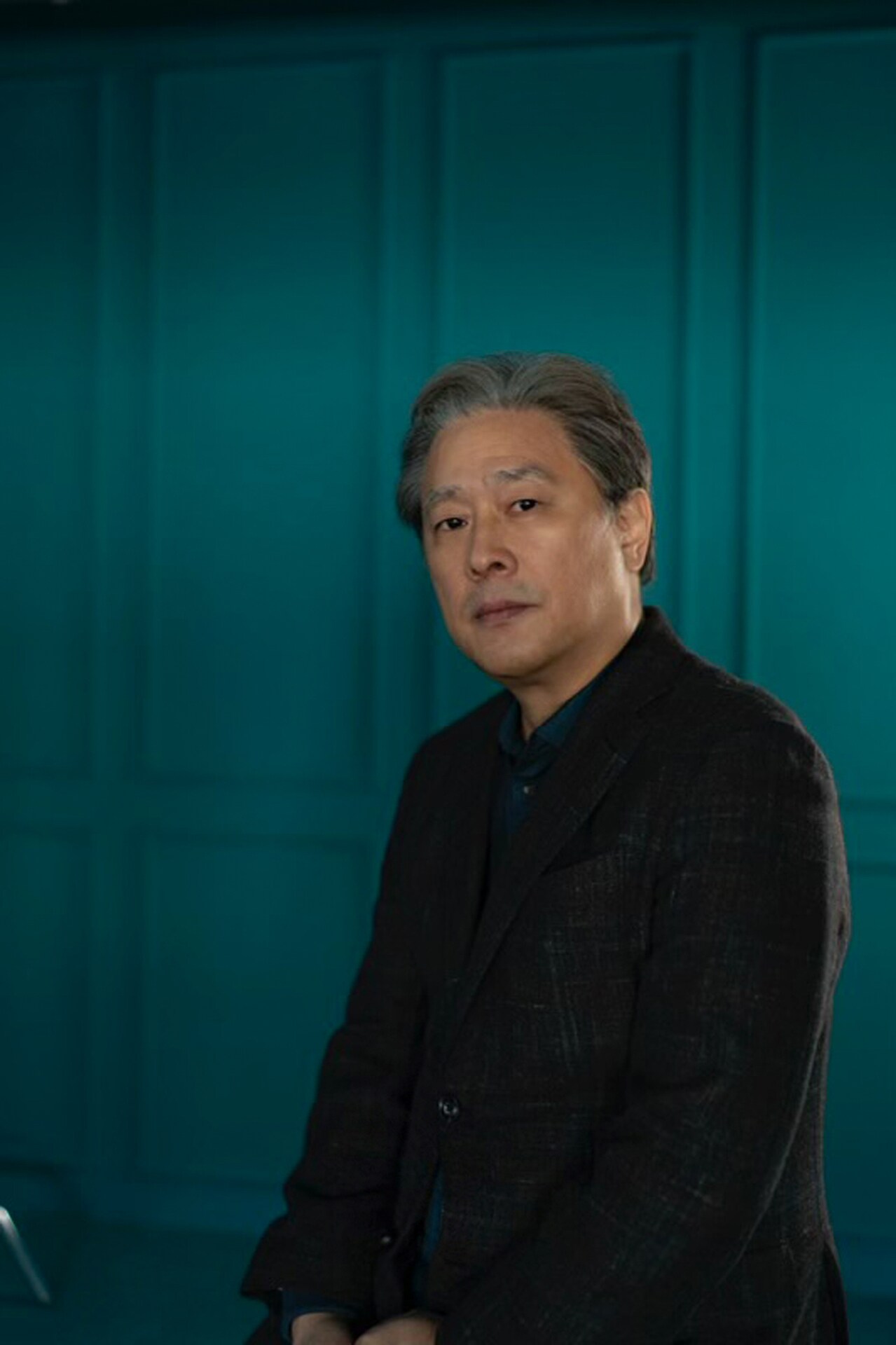 「別れる決心」監督パク・チャヌクの来日決定、新写真11枚も