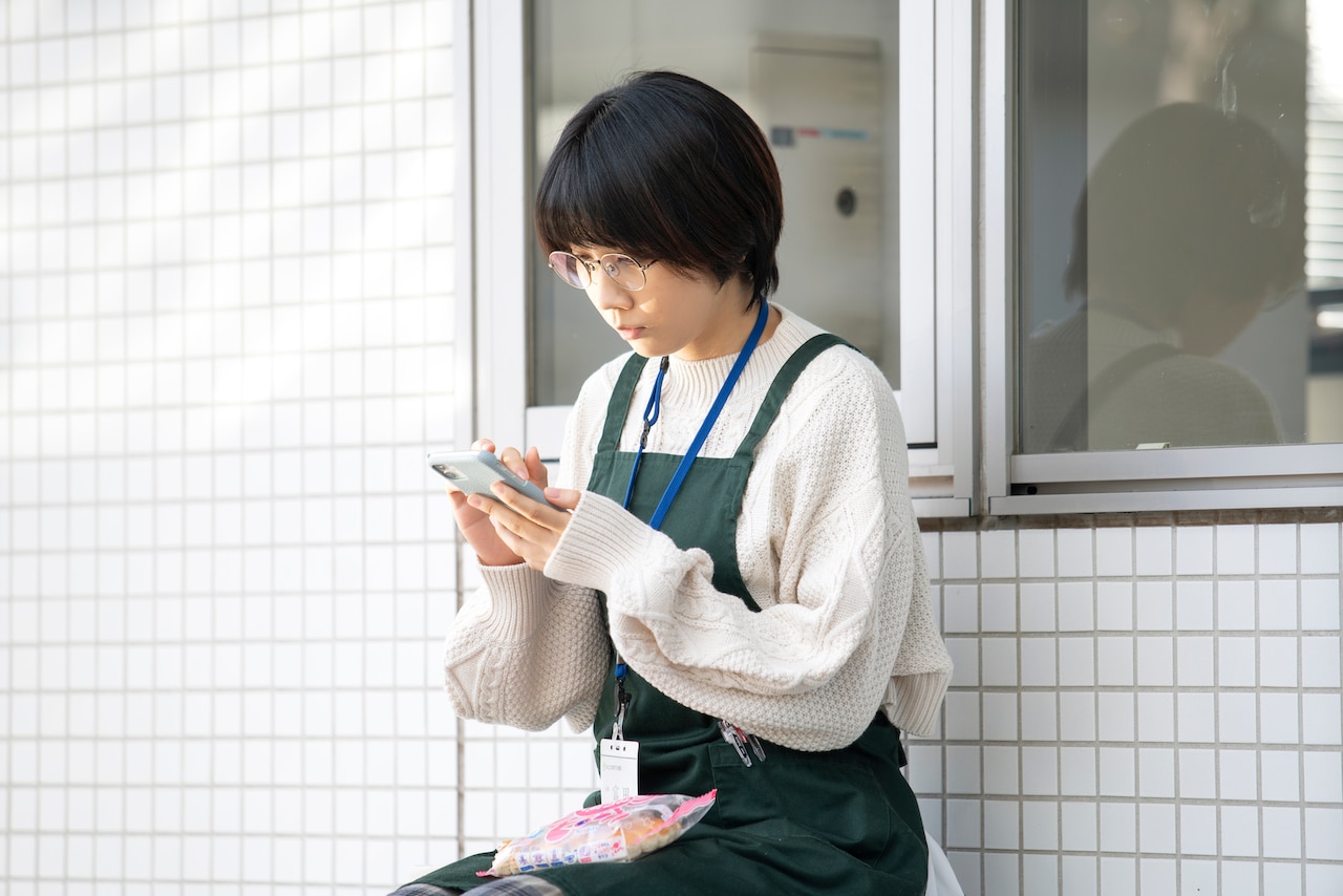 SNSで今カノを特定…松本穂香×玉城ティナW主演「恋のいばら」本編の一部公開