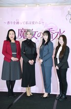 左から菅原智美、黒木瞳、桜井日奈子、宮武由衣。