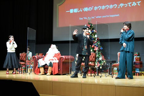 「ちょっと待って、ヘイだった！」と立ち上がるキャストたち。