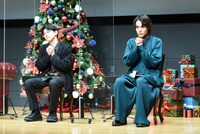 サンタクロースの資質がある人間に選ばれたい吉沢亮（左）と中川大志（右）。