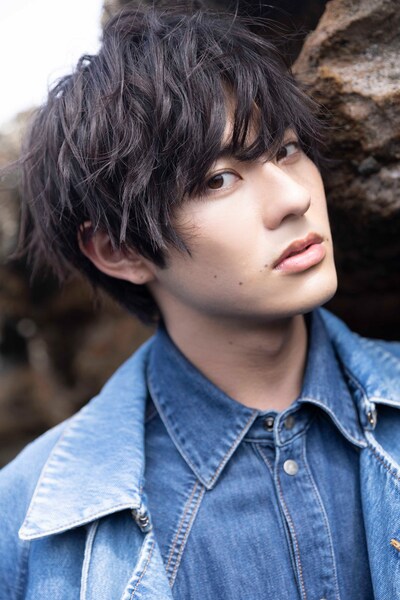 「前田拳太郎1st写真集 Awake」より。