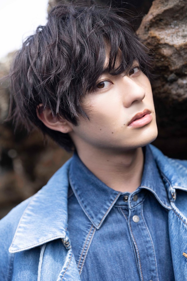 「前田拳太郎1st写真集 Awake」より。