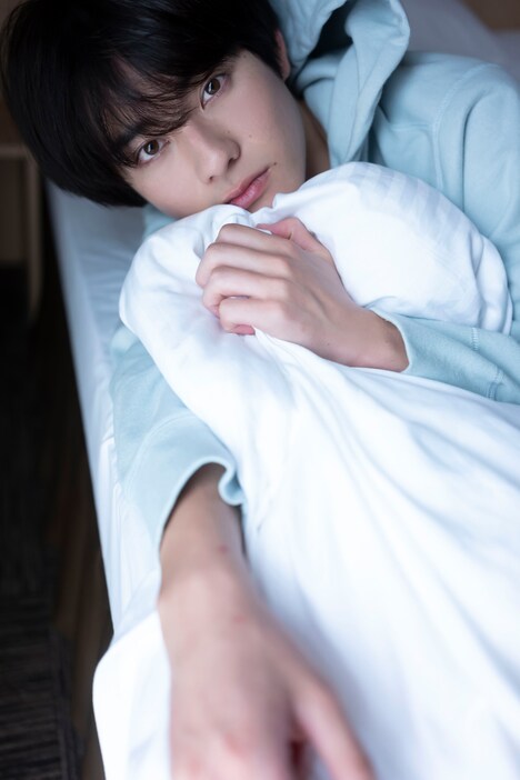 「前田拳太郎1st写真集 Awake」より。