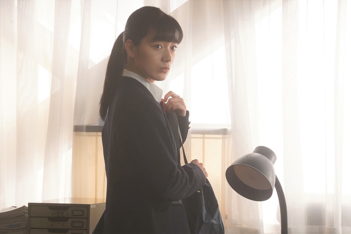 祷キララ演じる立石瑠璃。