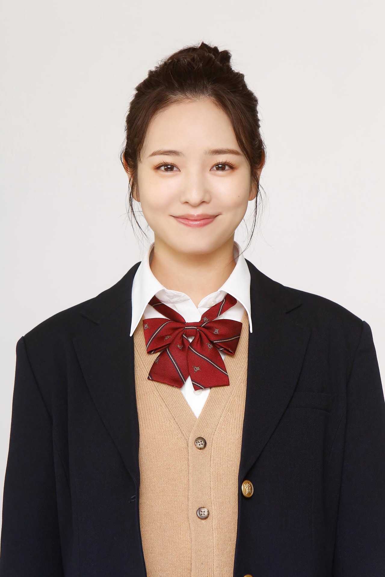 横田真悠