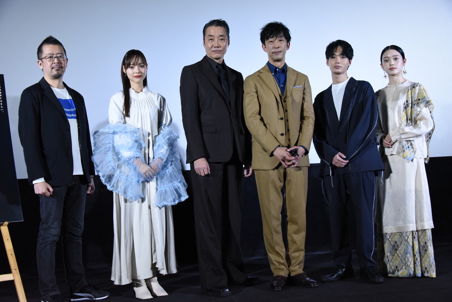 「終末の探偵」公開記念舞台挨拶の様子。