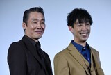 左から松角洋平、北村有起哉。
