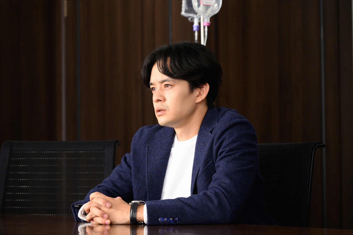 渋谷隆治役の池松壮亮。